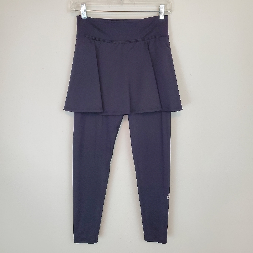 DonaJo skirted capris in black sustainable fitnesswear